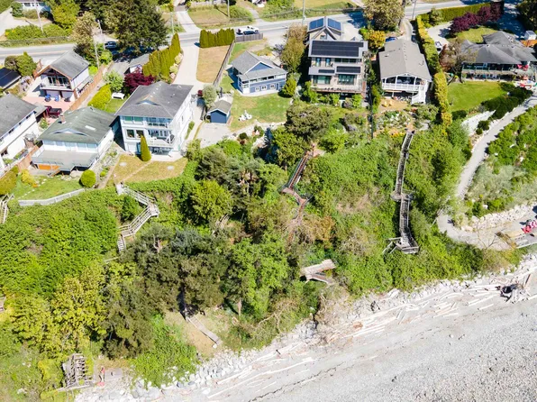 6221 Sunshine Coast Hwy, Sechelt, BC V0N 3A7