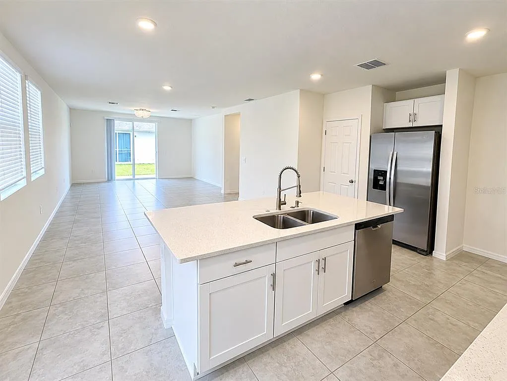4 bed, 2.0 bath, 1605 sqft, $2,100 — Photo 3