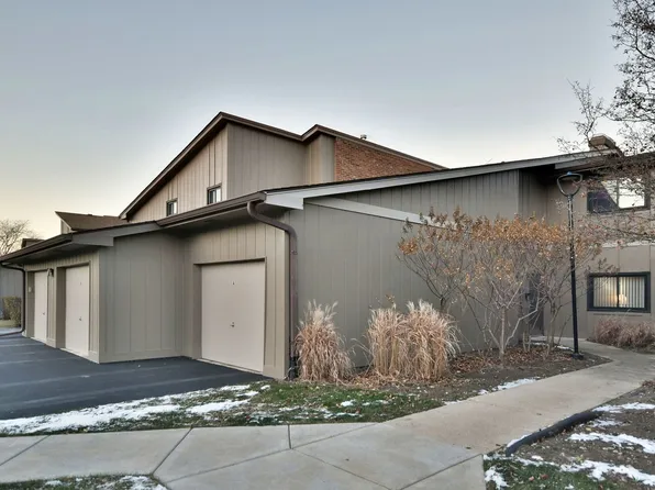 2S407 Emerald Green Dr Unit B, Warrenville, IL 60555