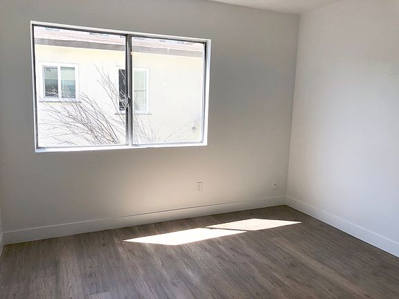 5th image of 1939 Argyle Ave APT 13