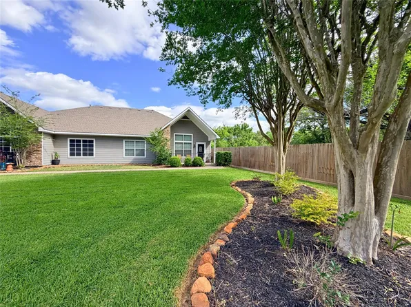 312 Hunt Rd APT 312, Baytown, TX 77521