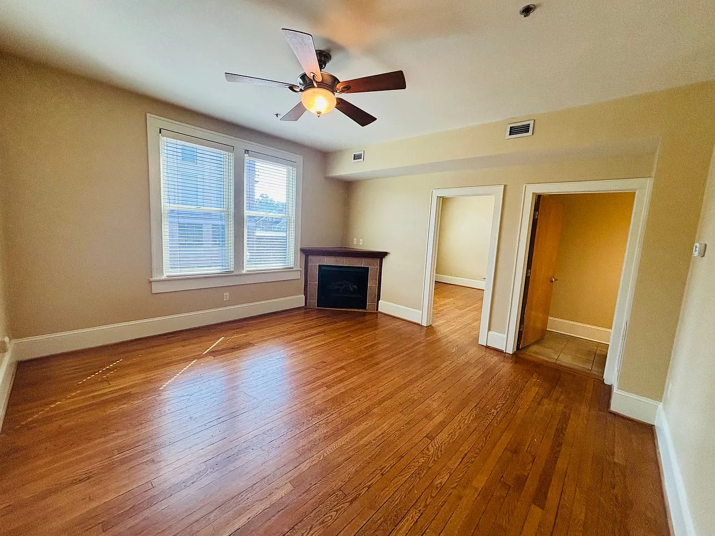 2 Bedroom, 1 Bath Apartment — Photo 2