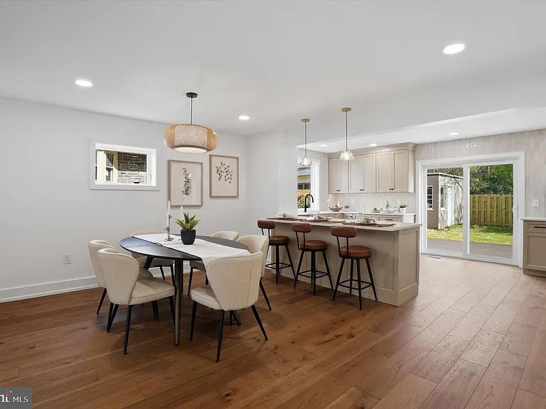 425 Grove Pl — Photo 9