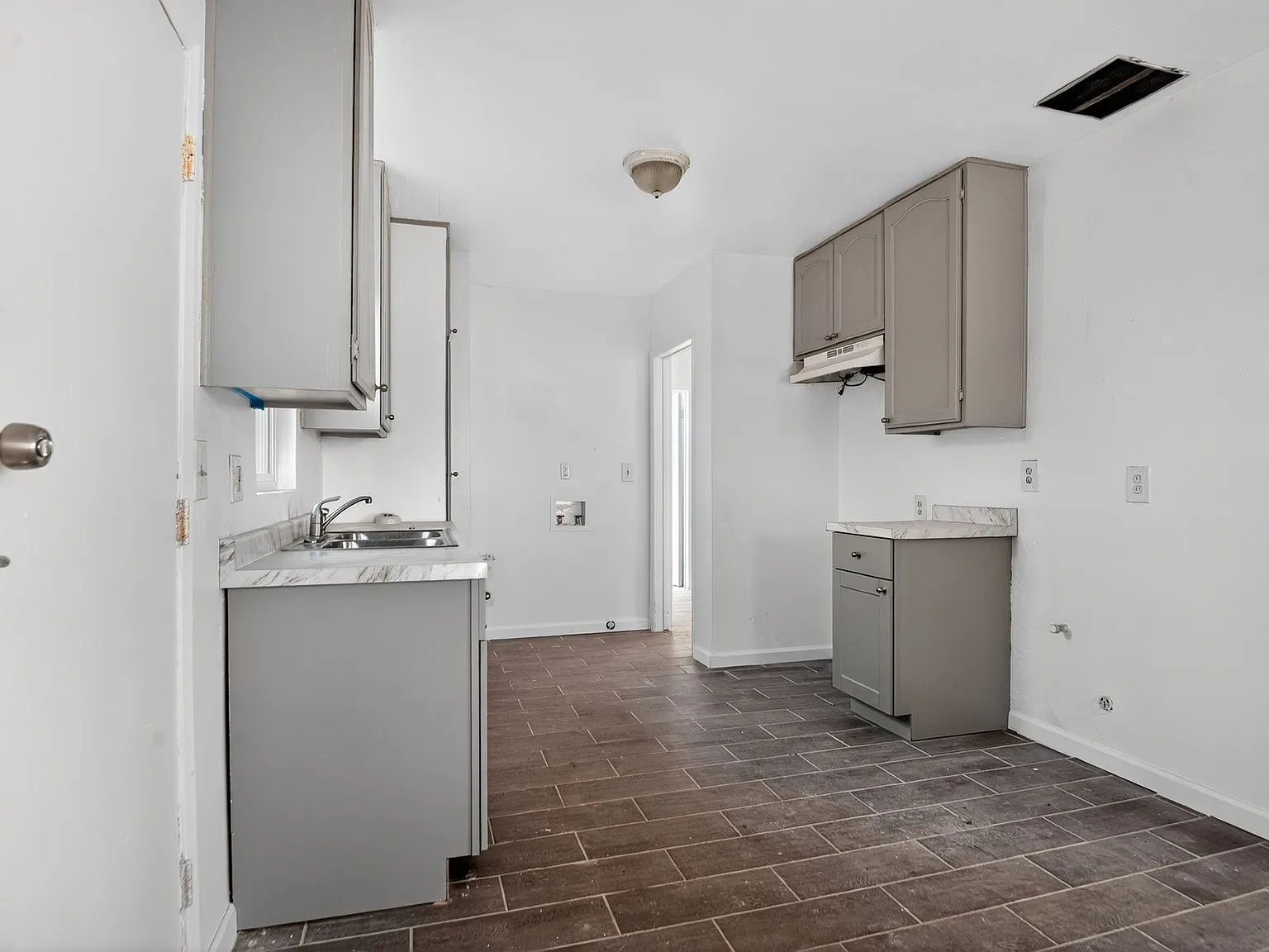 3 bed, 1200 sqft, $3,400 — Photo 3