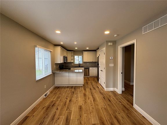 4th image of 16 Chestnut St