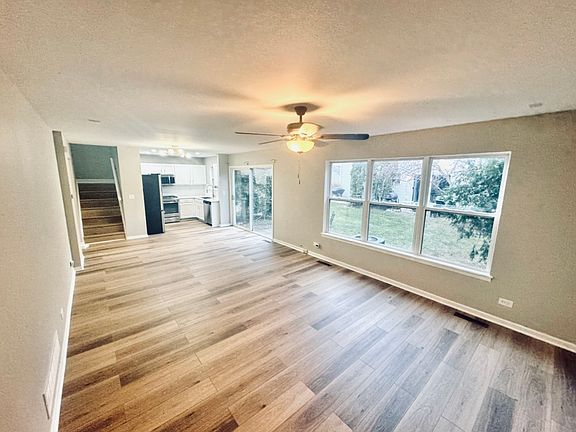 Open floor plan living room & kitchen