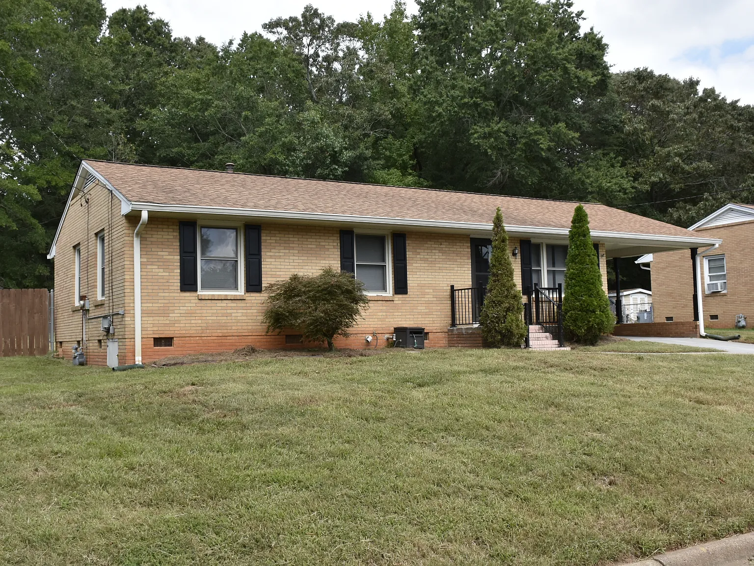 3 bed, 1092 sqft, $1,650 — Photo 2