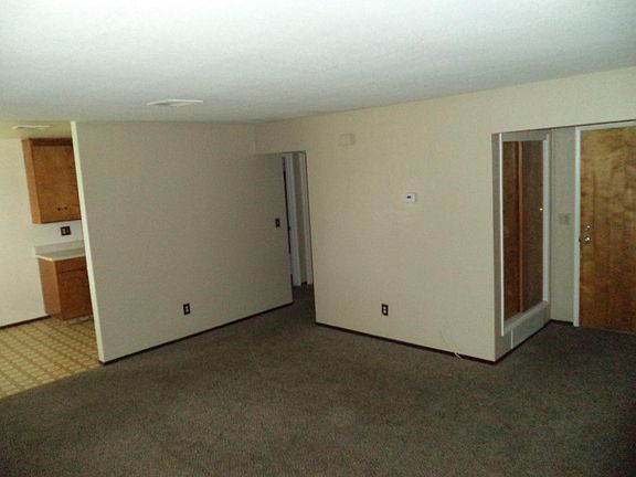 5th image of 627 Stewart St APT 34