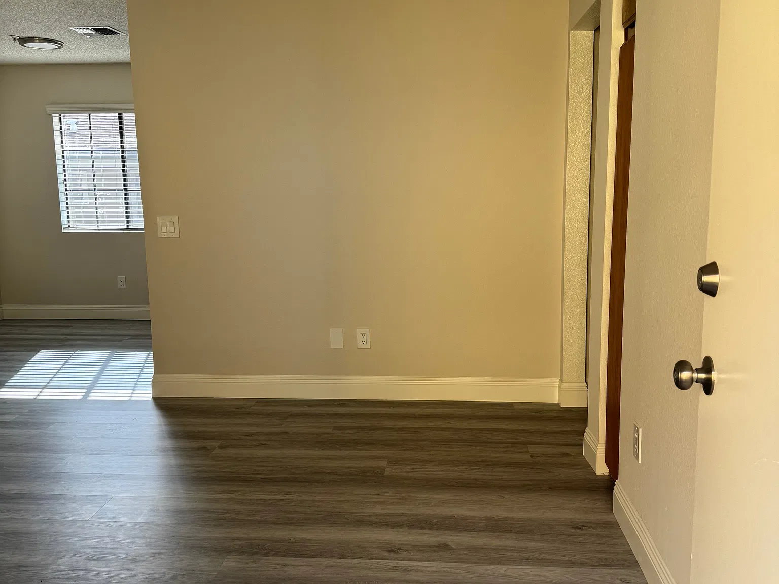 2 bed, 900 sqft, $2,595 — Photo 2
