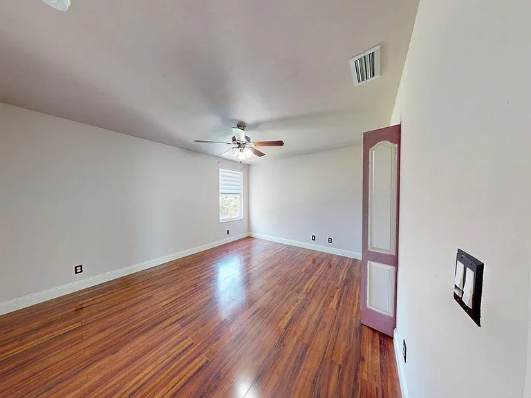 113 Canterbury Pl — Photo 8