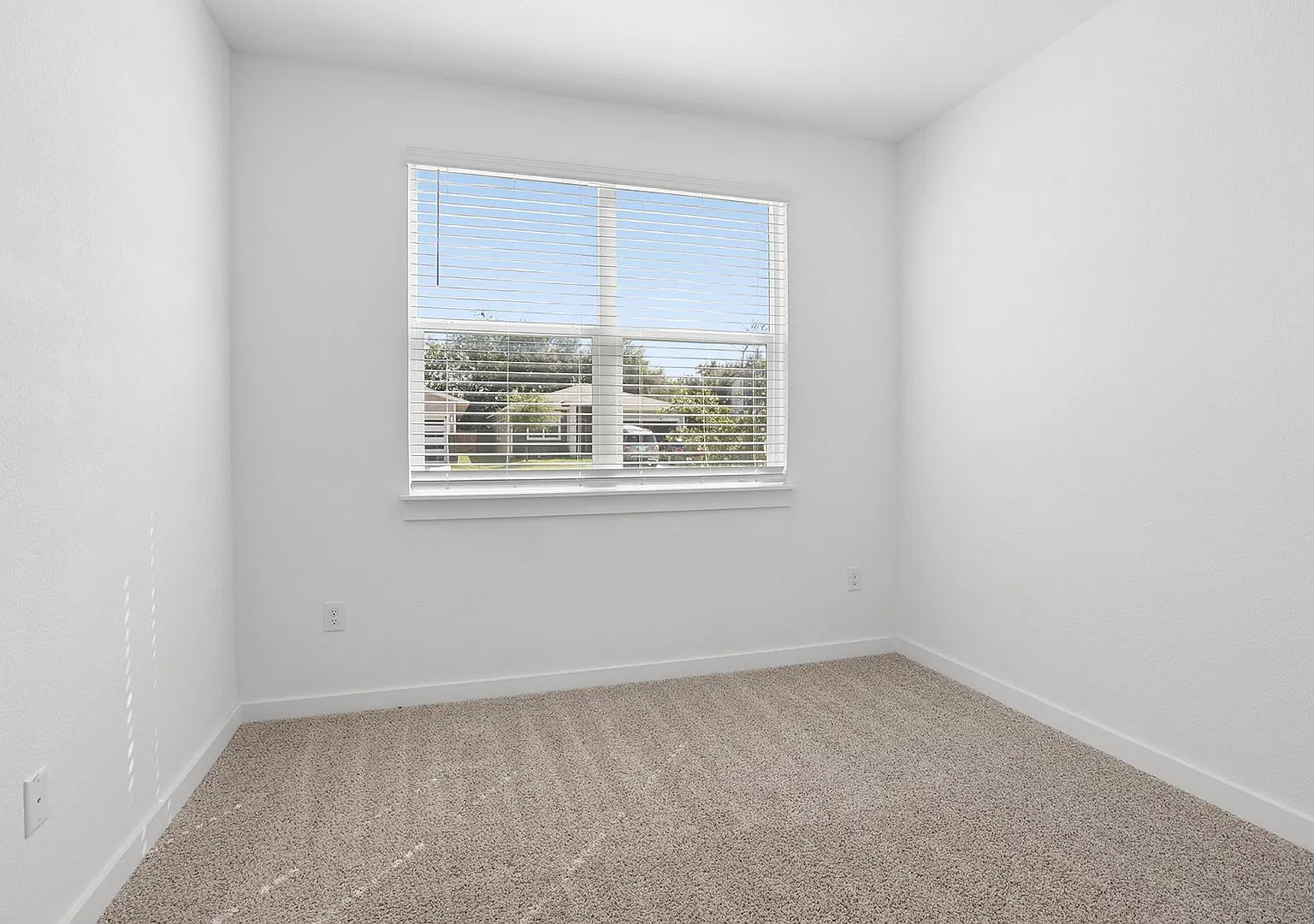 Beautiful 4 bedroom, 2.0 bathroom home in Leander — Photo 4