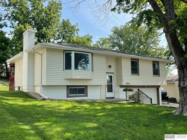 2108 Randall Dr, Bellevue, NE 68005