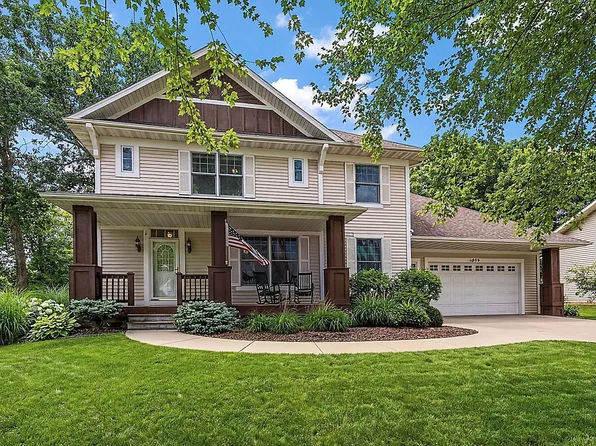 909 New Century Blvd S, Maplewood, MN 55119