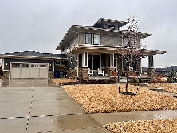 2nd image of 331 Lilac Dr
