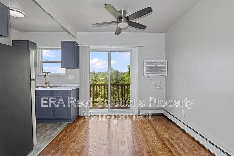 2 bed, 1.0 bath, 526 sqft, $1,195 — Photo 3