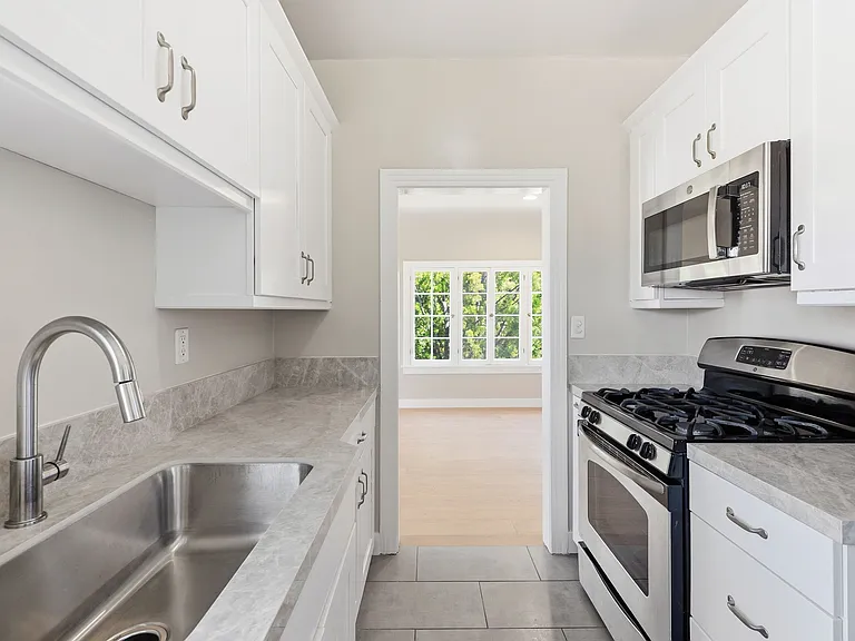 5248 W Olympic Blvd — Photo 1