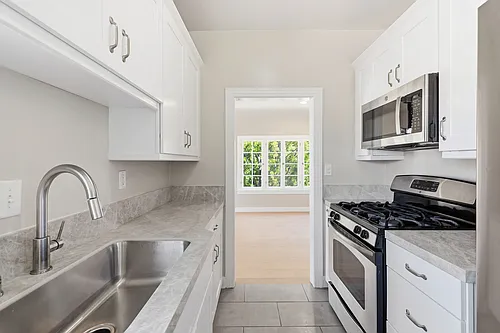 5248 W Olympic Blvd Photo 1