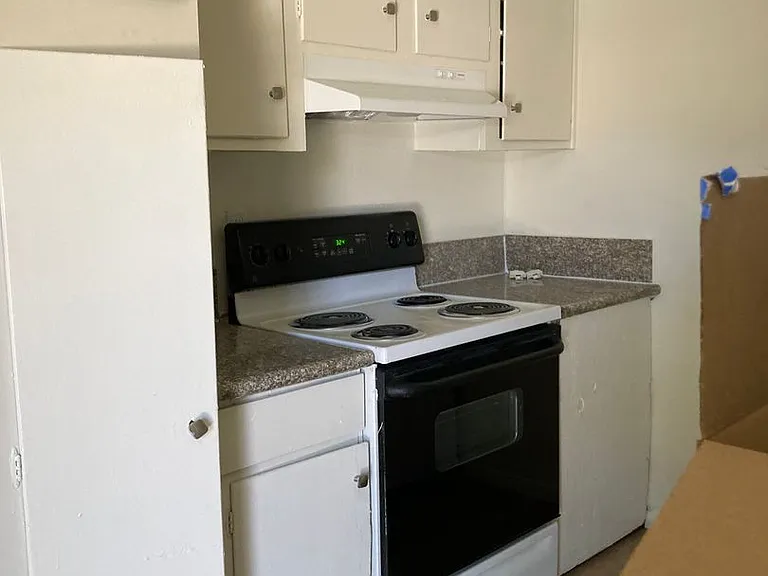 2501 Cedar Ave — Photo 6