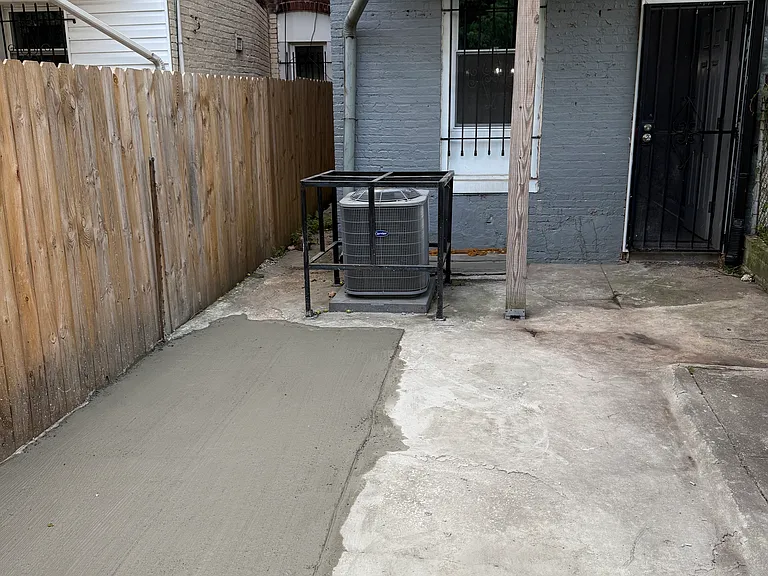 1722 E Lanvale St — Photo 15