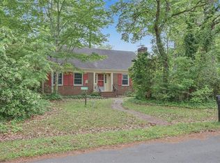 616 E Lynn Shores Cir, Virginia Beach, VA 23452