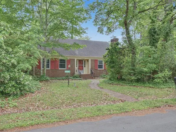 616 E Lynn Shores Cir, Virginia Beach, VA 23452