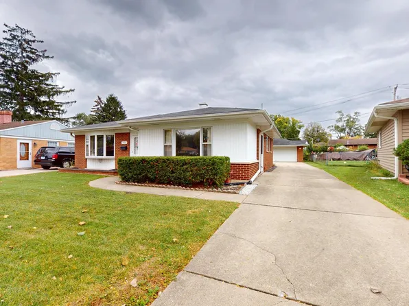 709 S Dennis Rd, Wheeling, IL 60090