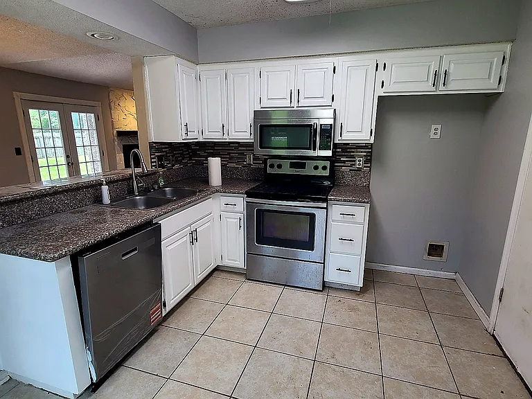 121 Foxwood Cir — Photo 14