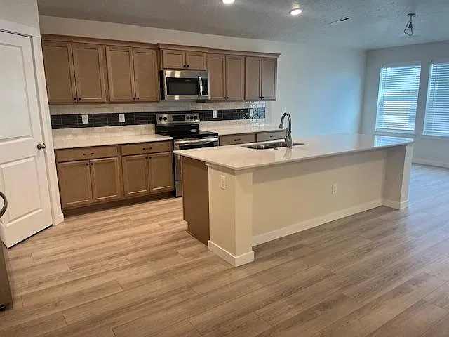 4 bed, 2009 sqft, $2,600 — Photo 3