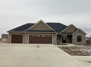 2141 Fieldcrest Dr, Bluffton, IN 46714