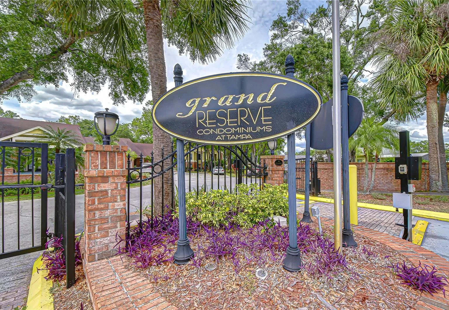 2 bed, 1027 sqft, $1,800 — Photo 1