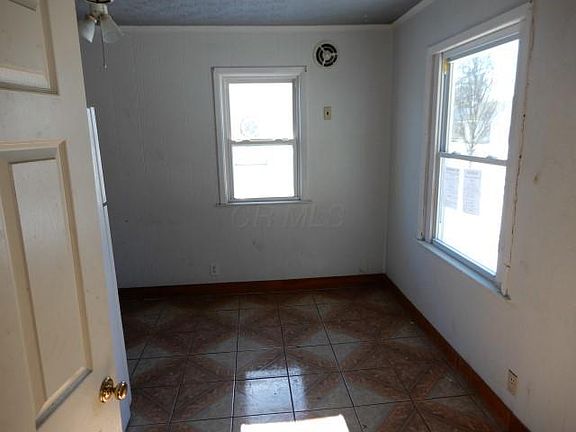 3rd image of 2208 Ontario St