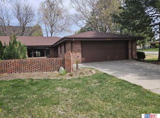 6942 Sumner St, Lincoln, NE 68506