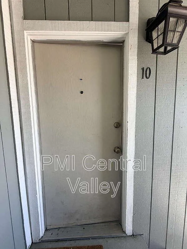2 bed, 1.0 bath, 907 sqft, $1,750 — Photo 2
