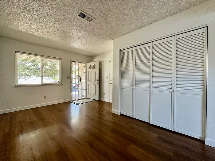 2 bed, 1.0 bath, 950 sqft, $1,610 — Photo 4