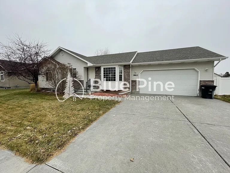3863 Ridgeview Cir — Photo 1