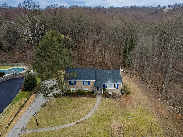 1736 Riverview Rd — Photo 3
