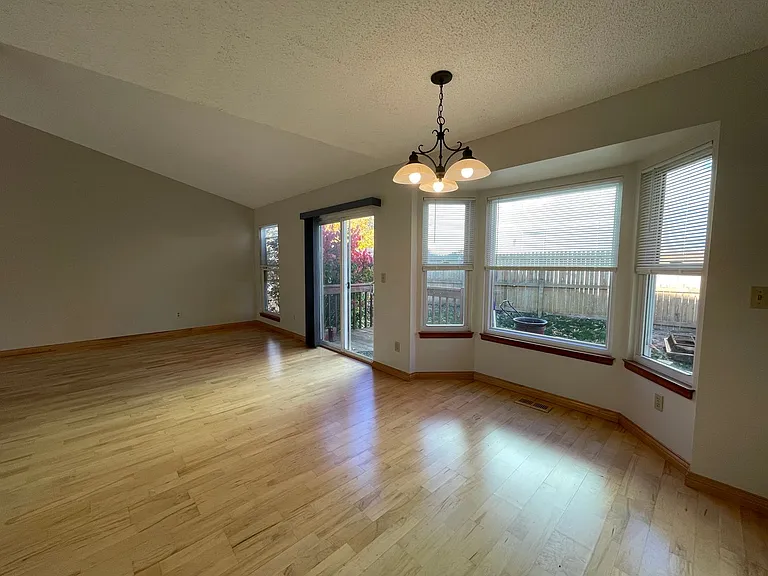 1031 Mercury Dr — Photo 11