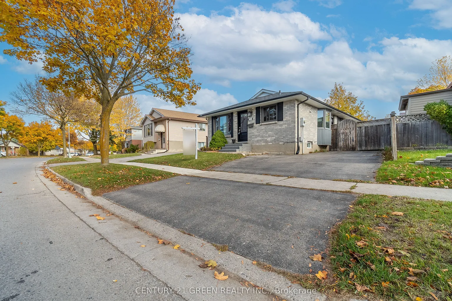 126 Carlyle Dr photo 1