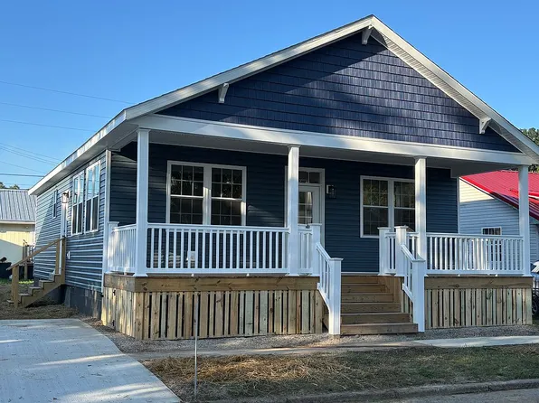 3911 39th St, Nitro, WV 25143