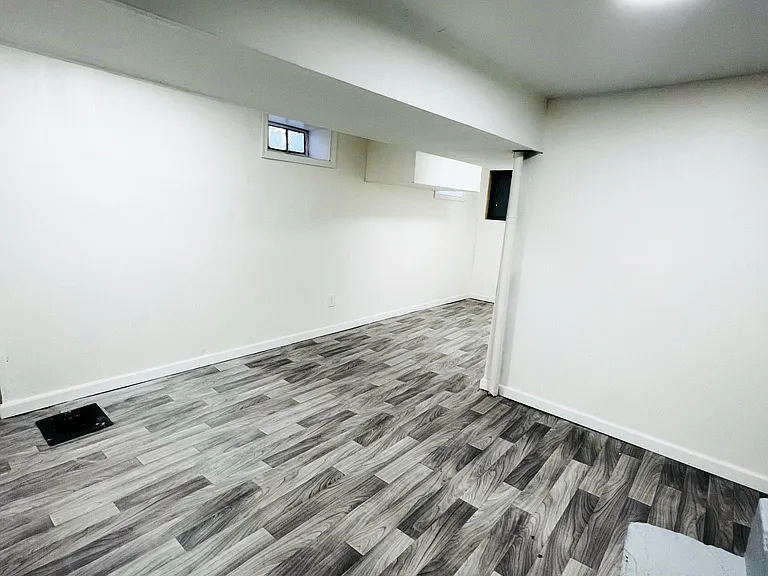 4467 Fleming St — Photo 40