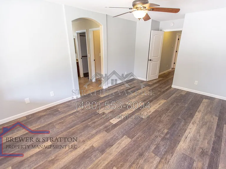 689 W Constitution Dr — Photo 32