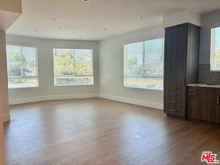 14419 Riverside Dr #306 — Photo 3