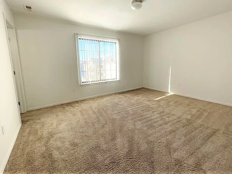 Thornridge Apartments — Photo 41