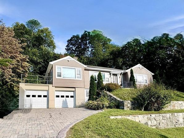 11 Meadowbrook Dr