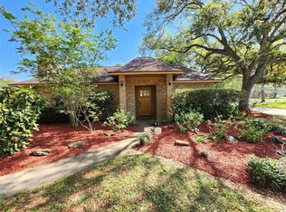 102 Sequoia St, Lake Jackson, TX 77566