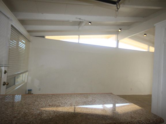 2nd image of 821 Lakeknoll Dr