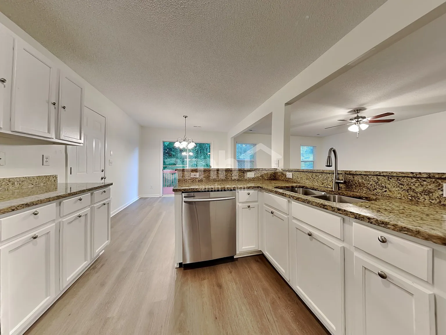 4 bed, 2.5 bath, 2068 sqft, $2,450 — Photo 3