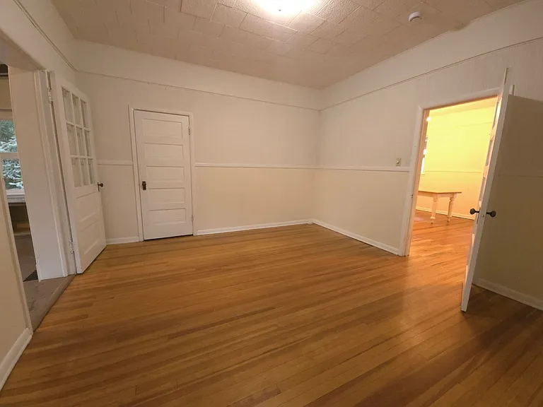 740 University Ave — Photo 25