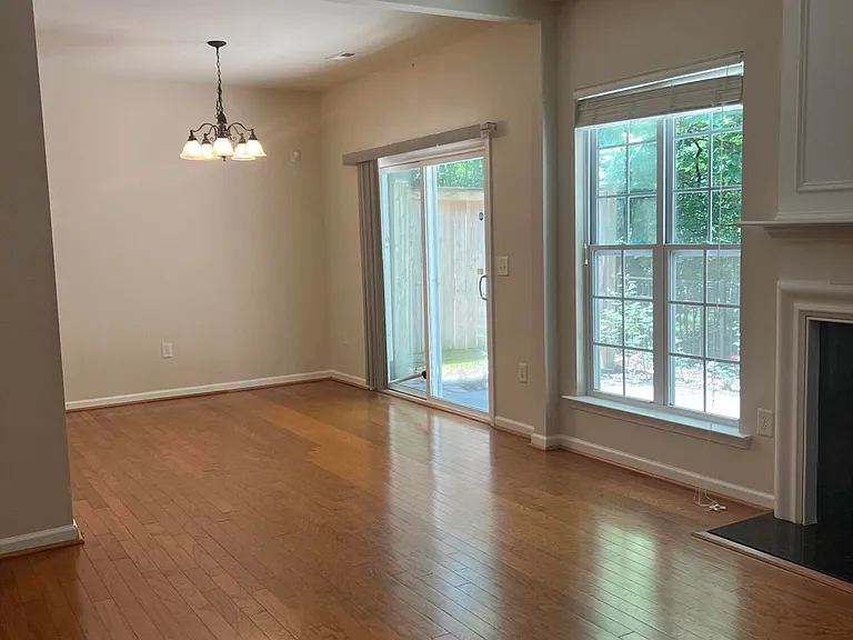 308 Dyersville Dr — Photo 24