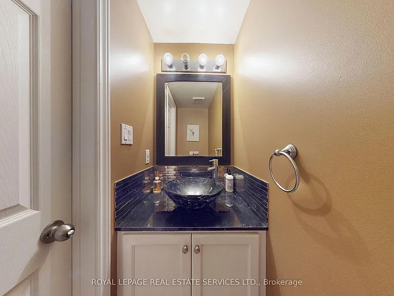 65 Morwick Dr — Photo 14